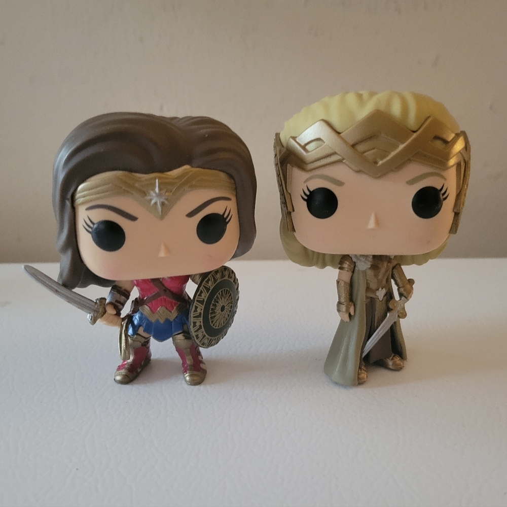Funko Pop Wonder Woman Vinyl Figures Set of 2